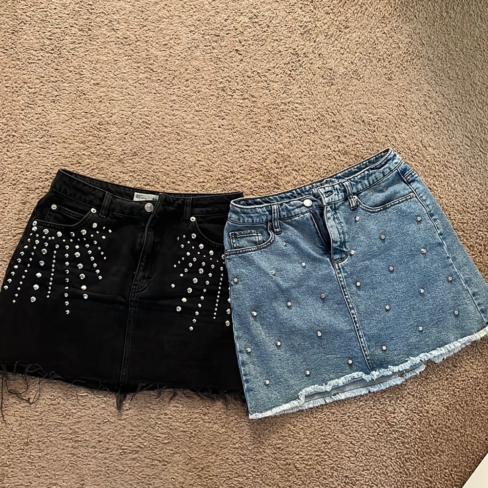2 skirts for 25$